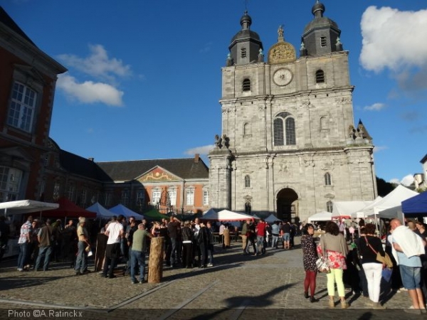 Apéro et marché du parvis à  Saint-Hubert (6870)