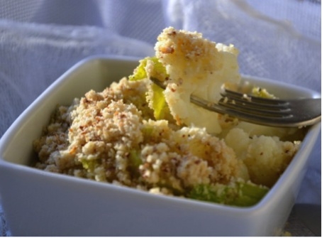 Crumble de poireau, chou-fleur et noisettes